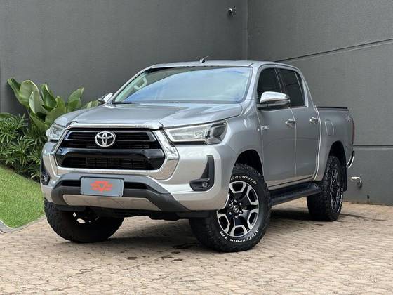 TOYOTA HILUX 2.8 D-4D TURBO DIESEL CD SR 4X4 AUTOMÁTICO
